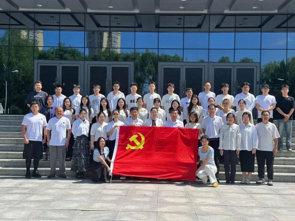 麻豆av
在省廉政教育基地开展“七一”主题党日活动